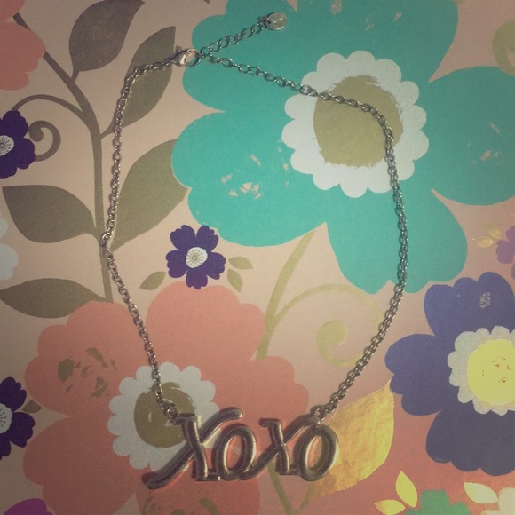 Women’s Necklace - Picture 2 of 4